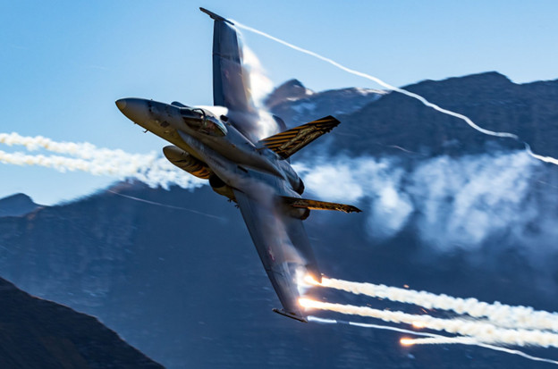波音公司F/A-18戰(zhàn)斗機碳纖維復合材料用量達20%，交付日期公布