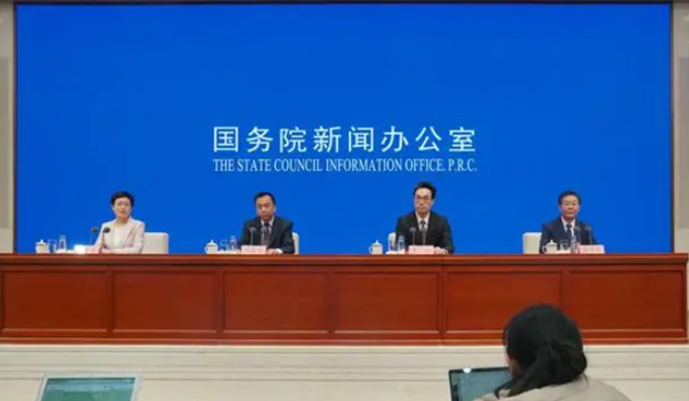 2024國家發(fā)展改革委詳解經(jīng)濟形勢和政策-新能源汽車發(fā)展可圈可點