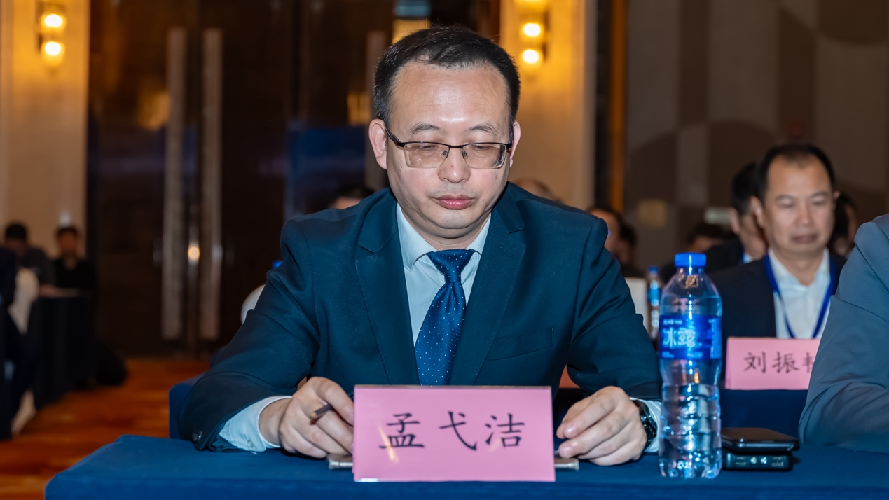 融合·創(chuàng)新·發(fā)展丨秘書長孟弋潔出席汽車充電用復合材料技術研討暨供需對接交流會