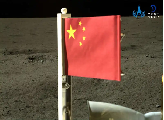 復合材料五星紅旗首次在月球背面升起！